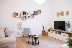 Scandi Custom 2-BDR Apartment